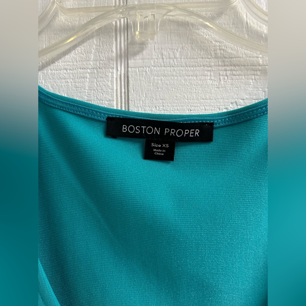 Boston Proper cold Shoulder Top - Picture 5 of 5